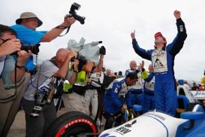 Carlos Huertas comemora sua primeira vitória na Fórmula Indy, em Houston