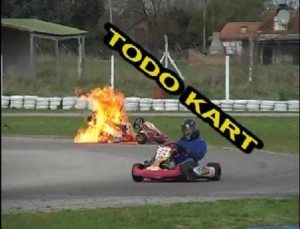 O kart do piloto Rodrigo Maldonado, de 13 anos, pegou fogo durante uma competição na Argentina Foto: Reprodução / Youtube
