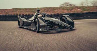 Fórmula E – Porsche já foi para a pista. Fórmula E – Porsche já foi para a pista.
