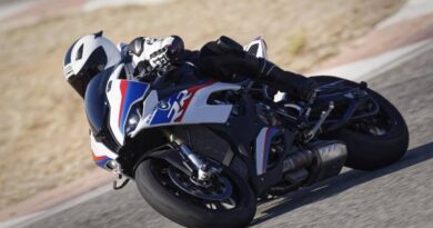 BMW Motorrad traz ao mercado brasileiro novo pacote M Carbon para a S 1000 RR. BMW Motorrad traz ao mercado brasileiro novo pacote M Carbon para a S 1000 RR.