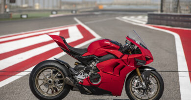 A Panigale V4 está pronta para competir em qualquer circuito com acessórios Ducati Performance. A Panigale V4 está pronta para competir em qualquer circuito com acessórios Ducati Performance.