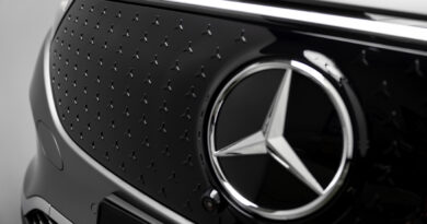 Novos Mercedes-Benz EQA e EQB 100% elétricos chegam ao país com mais eficiência e esportividade.
