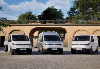 Ford apresenta a nova van elétrica Transit City na Europa.