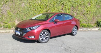 Avaliação da Semana – Fizemos a comparação entre os sedãs médios com maior procura no mercado, Nissan Versa x Onix Plus Turbo Premier.