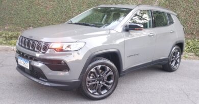 Avaliação da Semana – Andamos com o Jeep Compass Longitude Night Eagle, um dos SUVs médios mais equilibrados do mercado brasileiro.