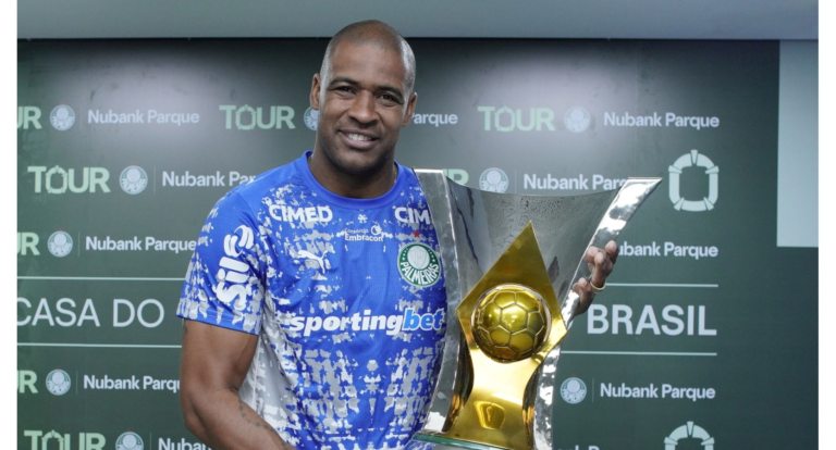 Leapmotor e Palmeiras realizam tour especial com jogadores históricos do clube.