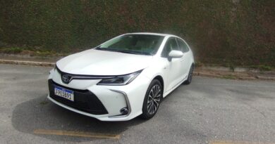 Avaliação da Semana – Andamos com o Toyota Corolla Altis Premiun Hybrid, líder do segmento e com muita confiança e eficiência.
